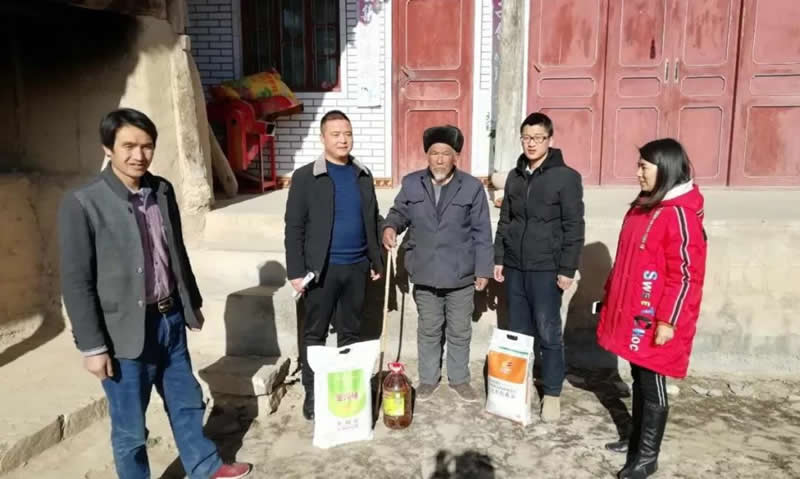 堅持精準幫扶，合力脫貧攻堅——市龍江城鄉(xiāng)發(fā)展集團、隴南太平洋財險公司聯(lián)合開展幫扶文縣橋頭鎮(zhèn)安子坡村2019年春節(jié)慰問活動