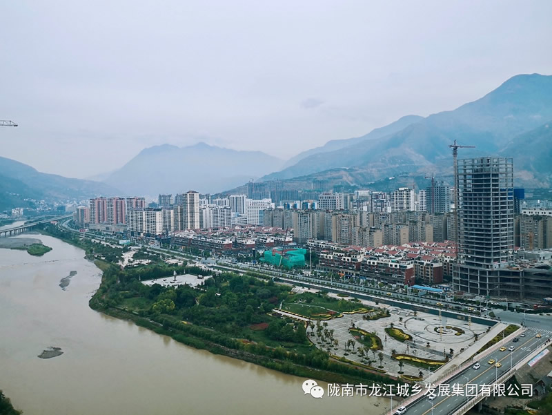 匠心傾注、喜封金頂——龍江?雙子座商住小區(qū)主體順利封頂