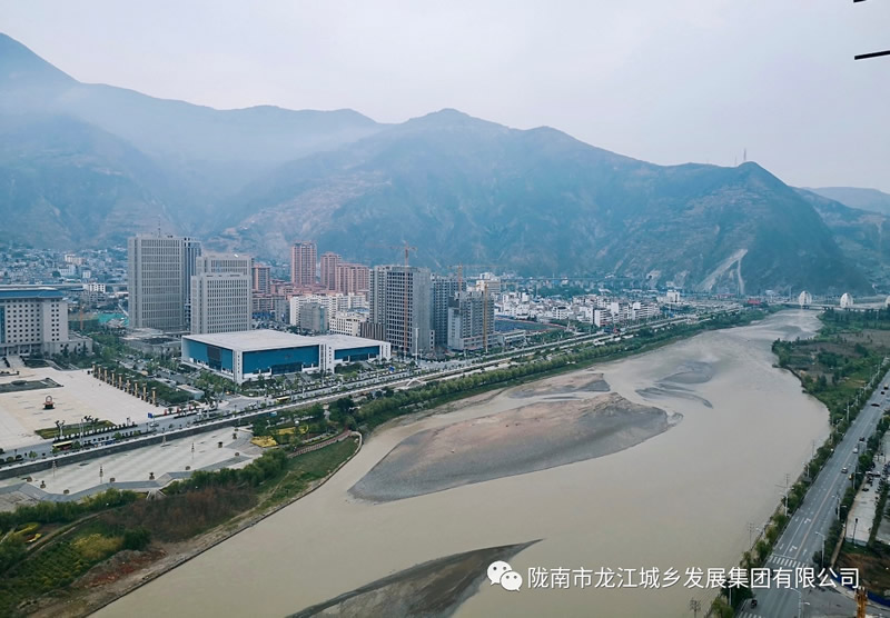 匠心傾注、喜封金頂——龍江?雙子座商住小區(qū)主體順利封頂