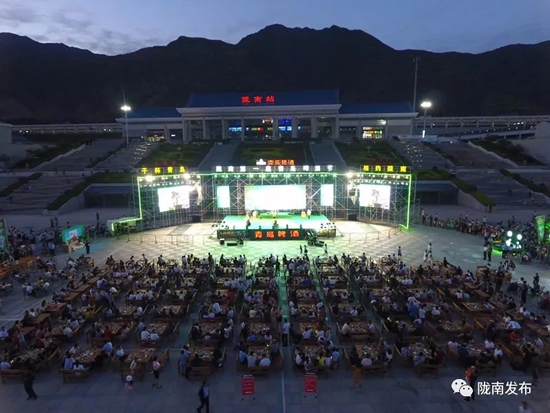 好嗨喲！隴南第一屆青島啤酒節(jié)開(kāi)幕啦，為期8天