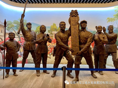 市龍江城鄉(xiāng)發(fā)展集團(tuán)黨委開展“不忘初心、牢記使命”紀(jì)念建黨98周年主題黨日活動