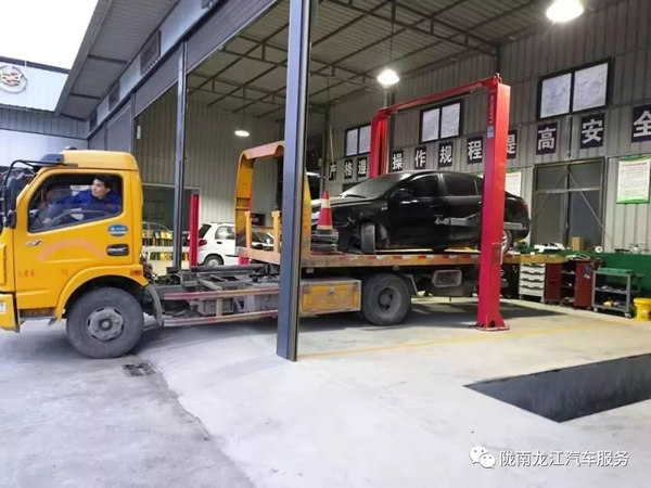 金錘鈑金，銀槍噴漆！龍江汽修值得信賴！